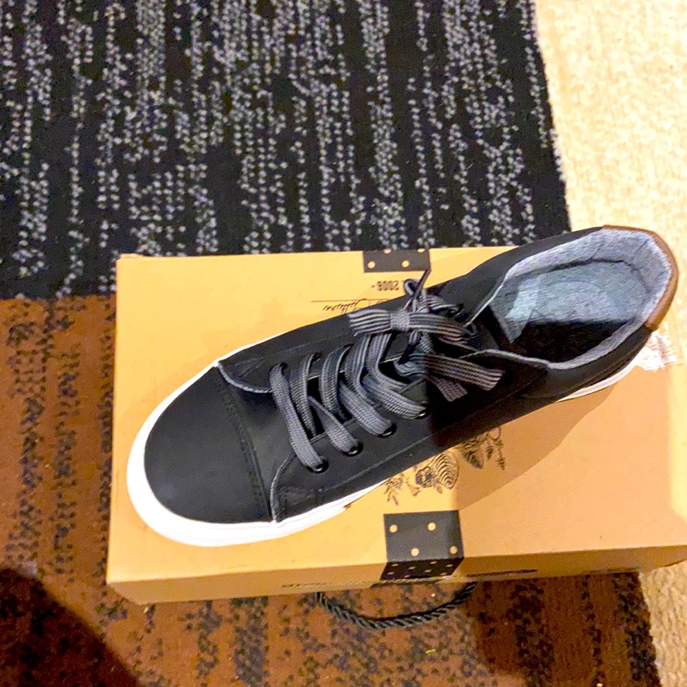 Ladies konkrete shoes brand new